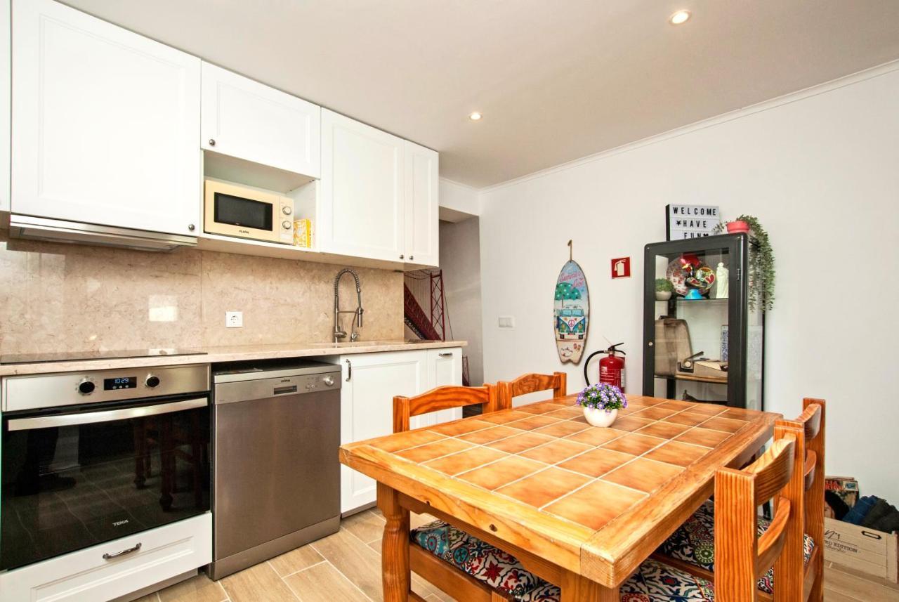 Apartamento Ponte 25 Abril Lisbona Esterno foto