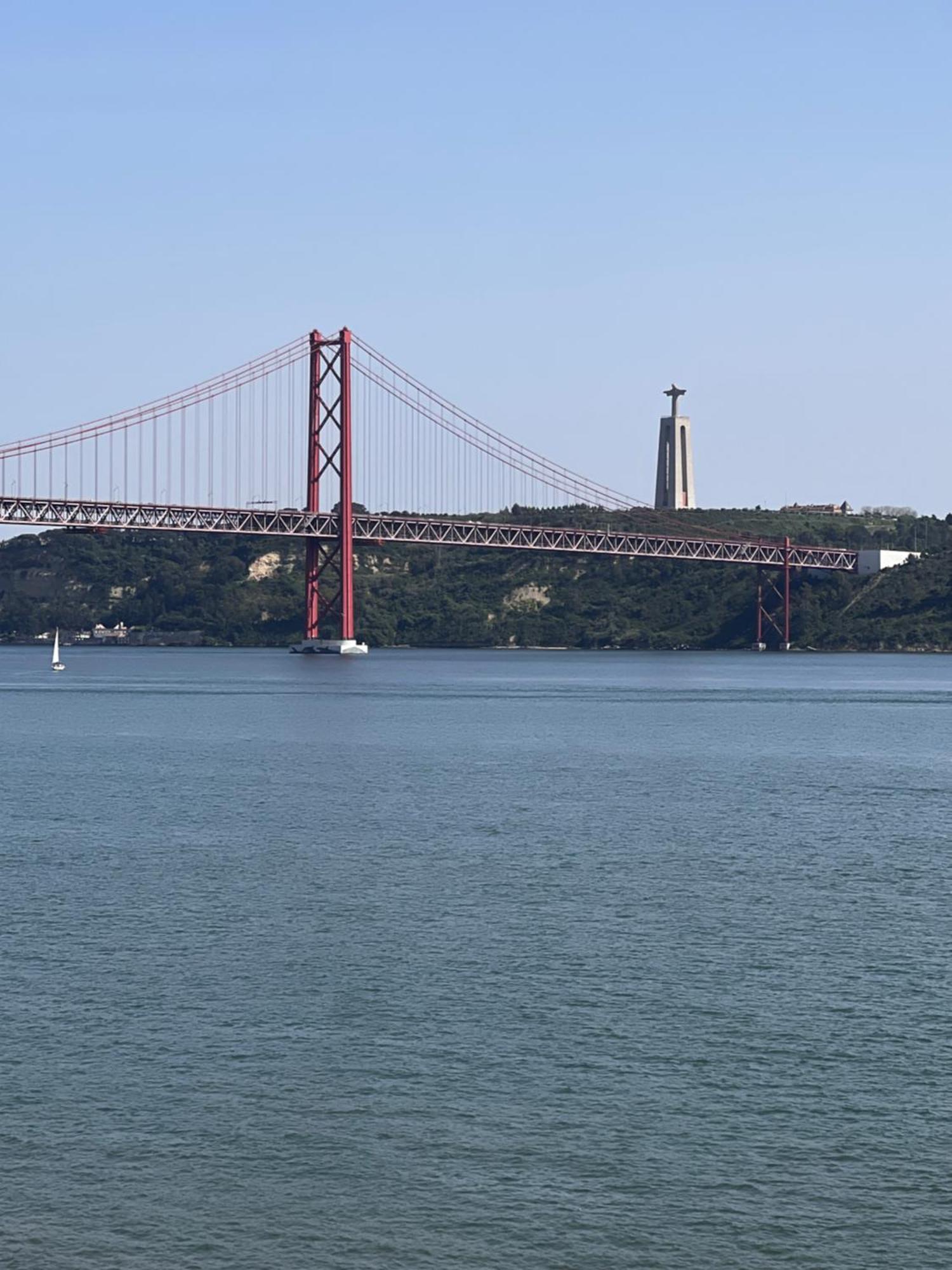Apartamento Ponte 25 Abril Lisbona Esterno foto